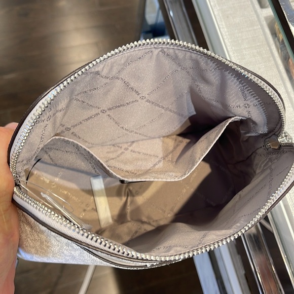 Michael Kors Jet Set Travel Medium Signature Logo Dome Crossbody Satchel NWT - Picture 14 of 16